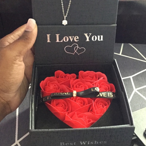 Yeetonda 1 Carat Moissanite Diamond Necklace (OFFERS WELCOME) - Picture 7 of 12